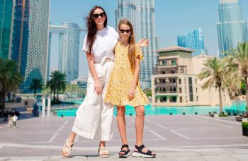 happy-family-walking-in-dubai-with-skyscrapers-in - HSJVVZD (1)